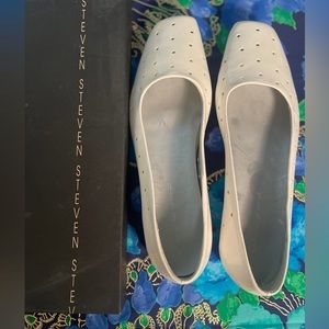 Steve Madden oasis white patent Leather CLEARANCE - ANY 2 PAIRS OF SHOES $35